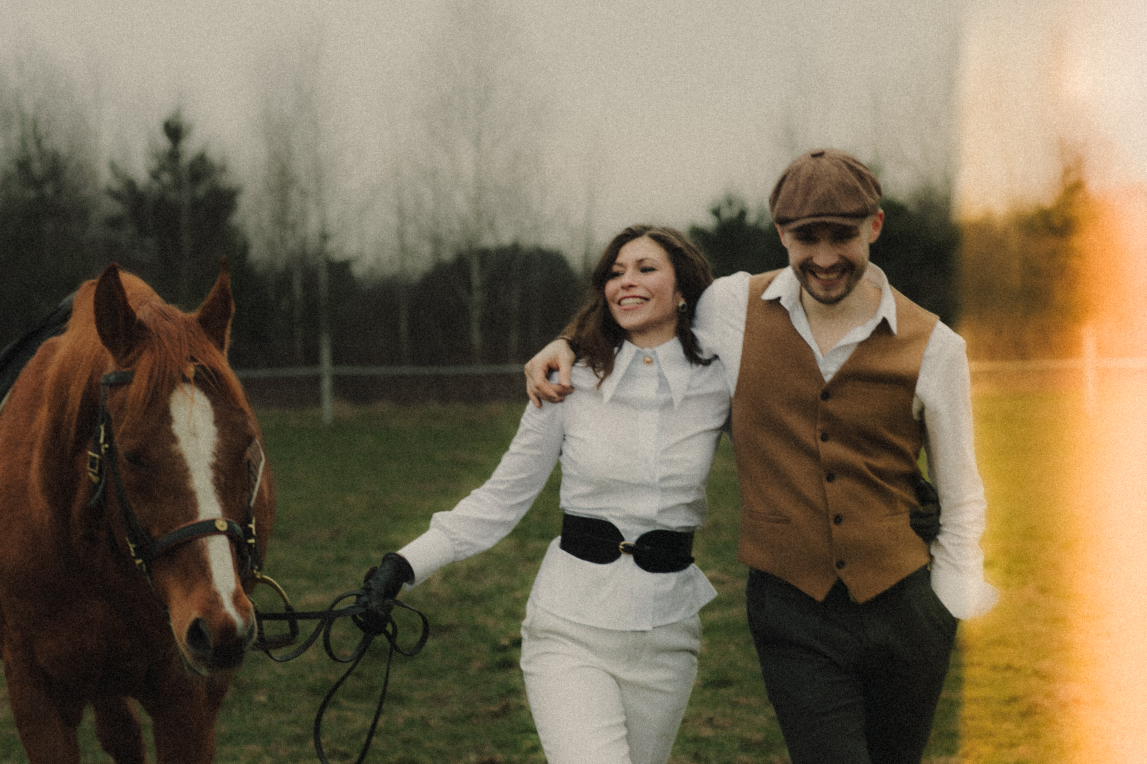 Dominika i Jakub z koniem